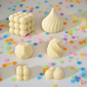 6 Standaard vormen. Set zepen tussen 7 en 11 cm. Kleur en geur kan u kiezen