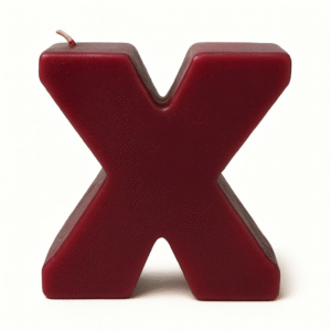 Letter X. Kaars van ongeveer 10 cm hoog. Kleur en geur kan u kiezen
