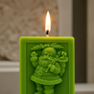 Set van 2 Kerstmannen in kaarsvorm , ongeveer 8X4 cm , kleur en geur kan u kiezen